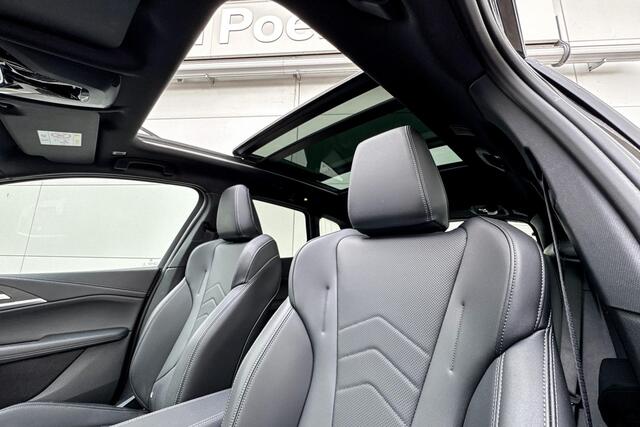 BMW 2-SERIE Active Tourer 225e xDrive | M-Sport | Stuurwielrand verwarmd | Glazen panoramadak |