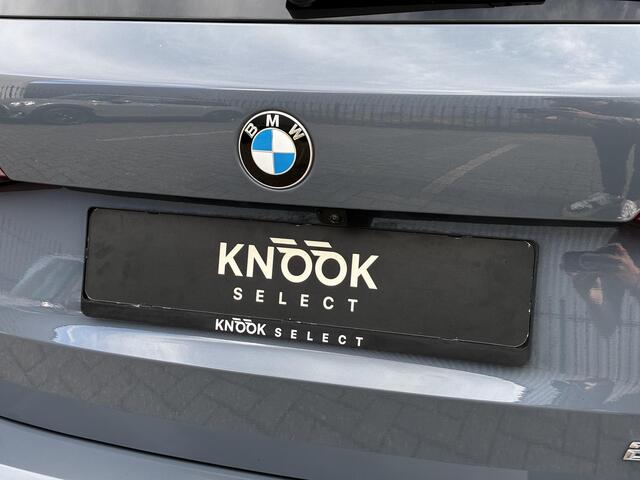 BMW 2-SERIE Active Tourer 220i Automaat / Live Cockpit Professional / Navigatiesysteem / Cruise Control / Leder / Achteruitrijcamera / DAB / Parkeersensoren voor + achter / LED / Climate Control