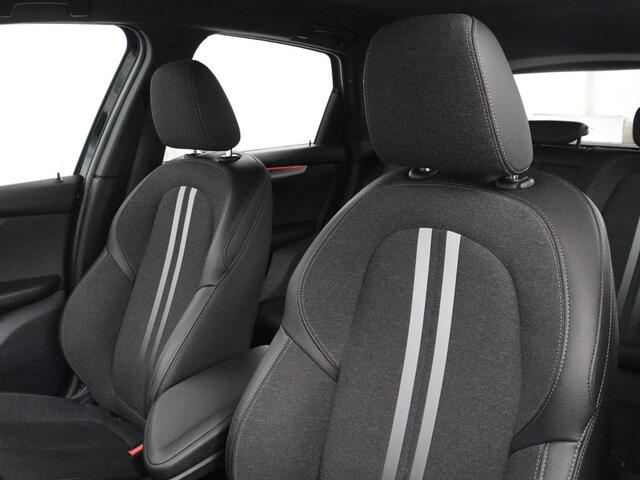 BMW 2-SERIE Active Tourer 218i Executive Edition | Half leder | Cruise control | Head-up | Interieur verlichting | Navigatie | Bluetooth | Elektrische achterklep | Trekhaak