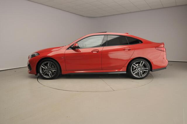 BMW 2-SERIE Gran Coupé 218i | M-Sportpakket | LED | Leder | HUD | Active cruise | M-Zetels | Panoramadak | Keyles go | DAB | Hifi speakers | Alu 19 inch