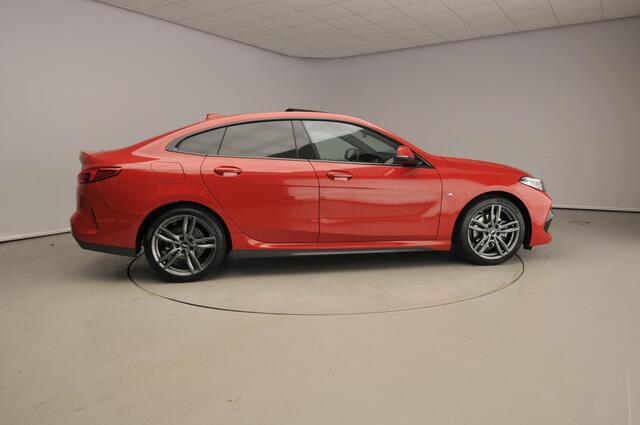 BMW 2-SERIE Gran Coupé 218i | M-Sportpakket | LED | Leder | HUD | Active cruise | M-Zetels | Panoramadak | Keyles go | DAB | Hifi speakers | Alu 19 inch