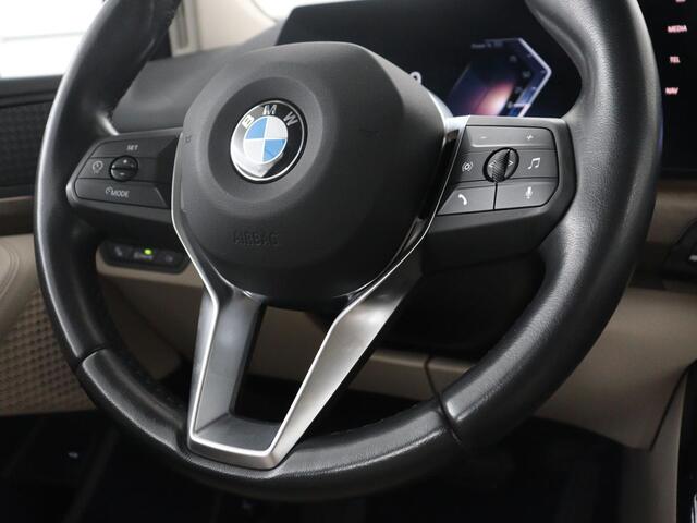 BMW 2-SERIE Active Tourer 220i | Leder | Cruise control | Navigatie | Carplay | Sfeerverlichting | Virtueel dashboard | Camera | Park assist | Trekhaak