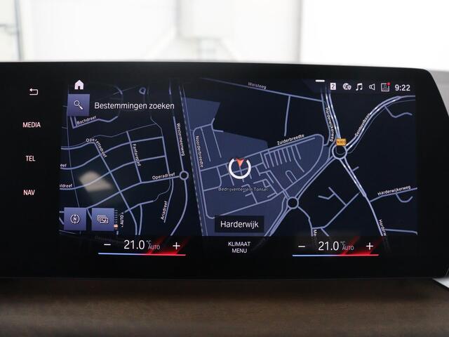 BMW 2-SERIE Active Tourer 220i | Leder | Cruise control | Navigatie | Carplay | Sfeerverlichting | Virtueel dashboard | Camera | Park assist | Trekhaak
