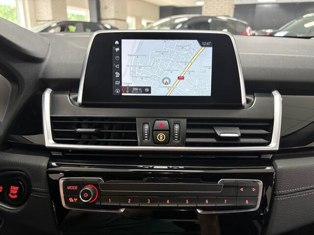 BMW 2-SERIE 216I HIGH EXEC. / Climatronic / Cruise / Afn. Trekh. / Navi / Camera