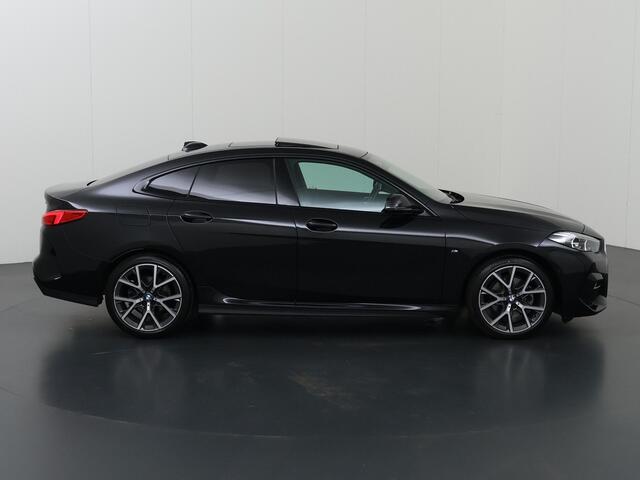 BMW 2-SERIE Gran Coupé 218i M Sport | Achteruitrijcamera | Memorystoel | Stoel en stuurwielverwarming | Panoramadak | Cruise control adaptief |