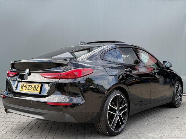 BMW 2-SERIE Gran Coupé BWJ 2021 218i 136 PK Business Edition AUTOMAAT | PANODAK | CARPLAY+ANDROID | NAVI | CLIMA | CRUISE | FULL LED | M-VELGEN | PDC | GETINT GLAS |