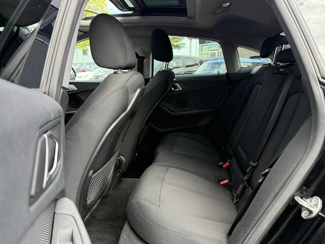 BMW 2-SERIE Gran Coupé BWJ 2021 218i 136 PK Business Edition AUTOMAAT | PANODAK | CARPLAY+ANDROID | NAVI | CLIMA | CRUISE | FULL LED | M-VELGEN | PDC | GETINT GLAS |