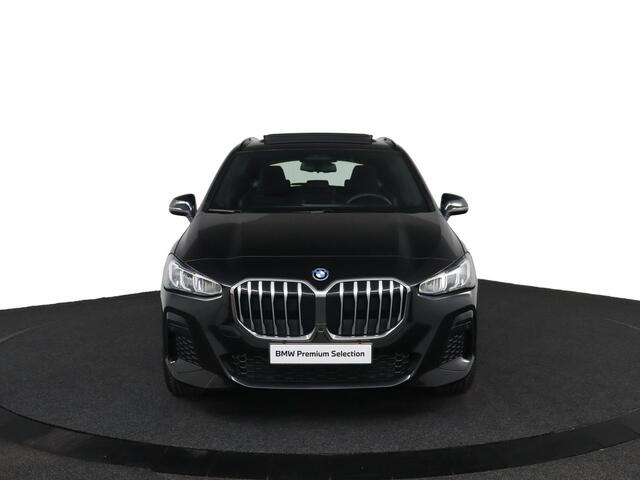 BMW 2-SERIE Active Tourer 225e xDrive | SOH 100% | M Sportpakket | Harman-Kardon | Trekhaak | elektrisch glazen panorama-dak |