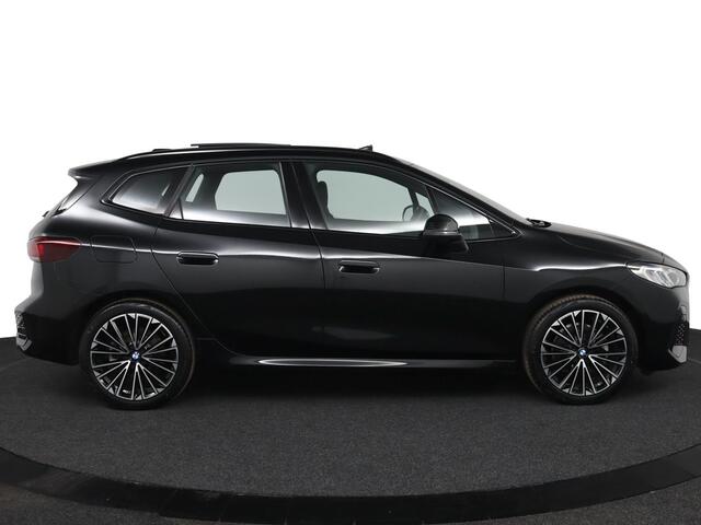 BMW 2-SERIE Active Tourer 225e xDrive | SOH 100% | M Sportpakket | Harman-Kardon | Trekhaak | elektrisch glazen panorama-dak |
