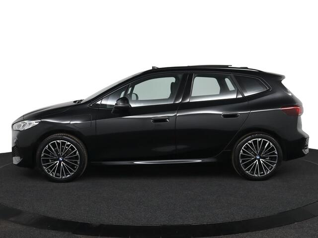 BMW 2-SERIE Active Tourer 225e xDrive | SOH 100% | M Sportpakket | Harman-Kardon | Trekhaak | elektrisch glazen panorama-dak |