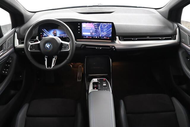 BMW 2-SERIE Active Tourer 225e xDrive | SOH 100% | M Sportpakket | Harman-Kardon | Trekhaak | elektrisch glazen panorama-dak |