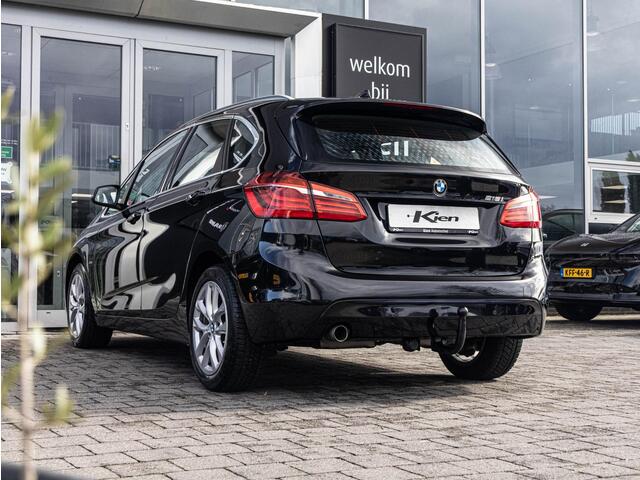 BMW 2-SERIE Active Tourer 218i Executive | Trekhaak | Sportstoelen | 17" Velgen |