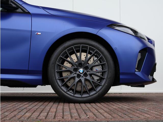 BMW 2-SERIE M235 xDrive Gran Coupé | M Sportpakket Pro | M Compound remsysteem | Panoramadak | Harman Kardon | Head-Up Display