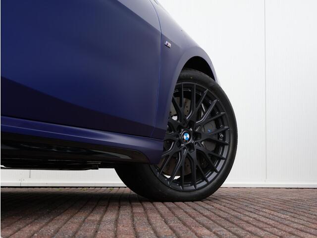 BMW 2-SERIE M235 xDrive Gran Coupé | M Sportpakket Pro | M Compound remsysteem | Panoramadak | Harman Kardon | Head-Up Display