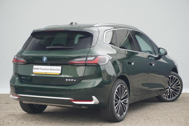 BMW 2-SERIE Active Tourer 225e xDrive | Panoramadak | Harman Kardon | Elektrisch verstelbare stoelen | Trekhaak | Driving Assistant