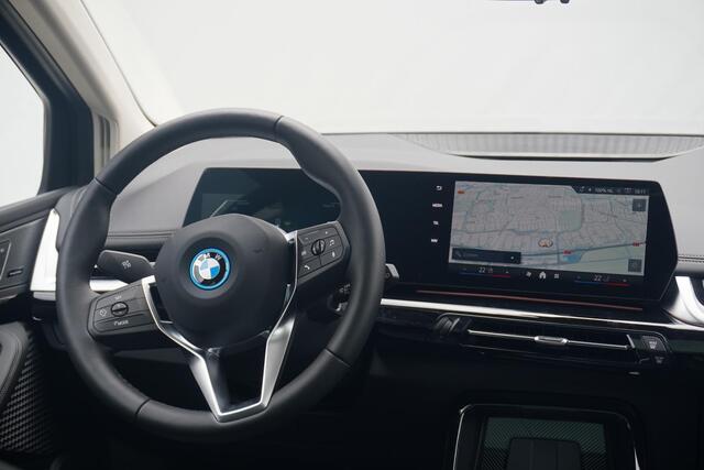 BMW 2-SERIE Active Tourer 225e xDrive | Panoramadak | Harman Kardon | Elektrisch verstelbare stoelen | Trekhaak | Driving Assistant