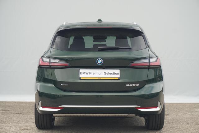 BMW 2-SERIE Active Tourer 225e xDrive | Panoramadak | Harman Kardon | Elektrisch verstelbare stoelen | Trekhaak | Driving Assistant