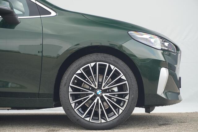 BMW 2-SERIE Active Tourer 225e xDrive | Panoramadak | Harman Kardon | Elektrisch verstelbare stoelen | Trekhaak | Driving Assistant