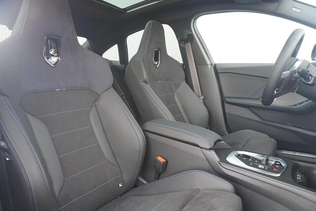 BMW 2-SERIE Gran Coupé 220 | M Sportpakket Pro | Harman Kardon | Elektrisch verstelbare stoelen | M Sportstoelen voor | Trekhaak