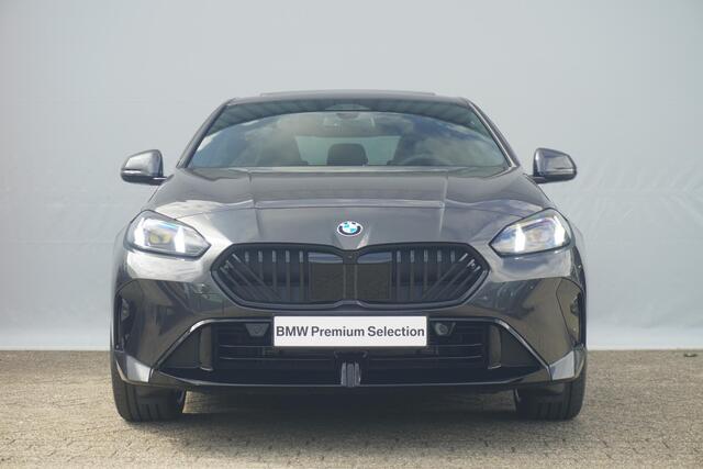 BMW 2-SERIE Gran Coupé 220 | M Sportpakket Pro | Harman Kardon | Elektrisch verstelbare stoelen | M Sportstoelen voor | Trekhaak
