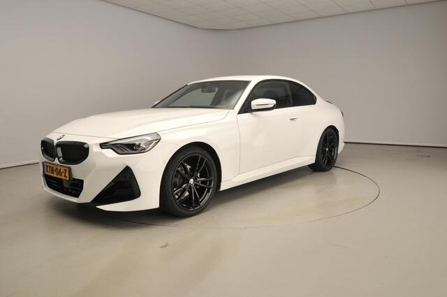 BMW 2-SERIE Coupé 218i | M-Sportpakket | LED | HUD | Sportstoelen | Trekhaak | Stoelverwarming | DAB | Hifi speakers | Alu 19 inch