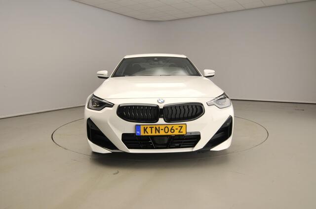 BMW 2-SERIE Coupé 218i | M-Sportpakket | LED | HUD | Sportstoelen | Trekhaak | Stoelverwarming | DAB | Hifi speakers | Alu 19 inch