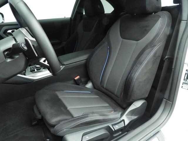 BMW 2-SERIE Coupé 218i | M-Sportpakket | LED | HUD | Sportstoelen | Trekhaak | Stoelverwarming | DAB | Hifi speakers | Alu 19 inch