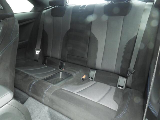BMW 2-SERIE Coupé 218i | M-Sportpakket | LED | HUD | Sportstoelen | Trekhaak | Stoelverwarming | DAB | Hifi speakers | Alu 19 inch