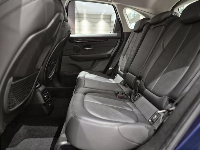 BMW 2-SERIE Active Tourer 218i High Executive Edition | Leder | Trekhaak | Camera | Stoelverwarming |