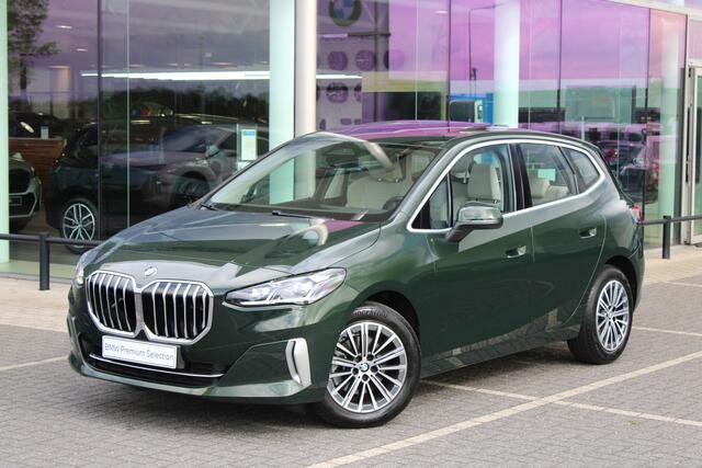 BMW 2-SERIE Active Tourer 218i Luxury Line Automaat / Panoramadak / Trekhaak / Sportstoelen / Achteruitrijcamera / Adaptieve LED / Stoelverwarming