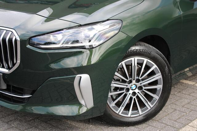 BMW 2-SERIE Active Tourer 218i Luxury Line Automaat / Panoramadak / Trekhaak / Sportstoelen / Achteruitrijcamera / Adaptieve LED / Stoelverwarming