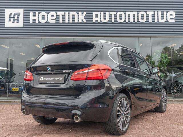 BMW 2-SERIE Active Tourer 220i High Executive | Pano | Afn trekhaak | Dealer onderhouden