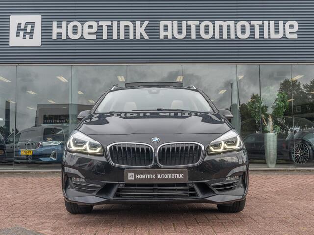 BMW 2-SERIE Active Tourer 220i High Executive | Pano | Afn trekhaak | Dealer onderhouden