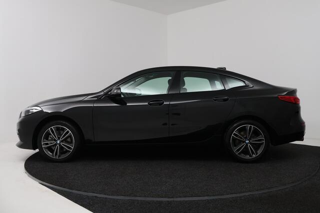 BMW 2-SERIE Gran Coupé 218i Introduction Edition (TREKHAAK AFNEEMBAAR, NAVIGATIE, CAMERA, STOELVERWARMING, CARPLAY, LED, 1e EIGENAAR, DEALER ONDERHOUDEN)