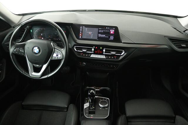 BMW 2-SERIE Gran Coupé 218i Introduction Edition (TREKHAAK AFNEEMBAAR, NAVIGATIE, CAMERA, STOELVERWARMING, CARPLAY, LED, 1e EIGENAAR, DEALER ONDERHOUDEN)