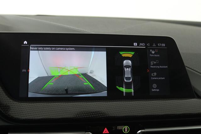 BMW 2-SERIE Gran Coupé 218i Introduction Edition (TREKHAAK AFNEEMBAAR, NAVIGATIE, CAMERA, STOELVERWARMING, CARPLAY, LED, 1e EIGENAAR, DEALER ONDERHOUDEN)