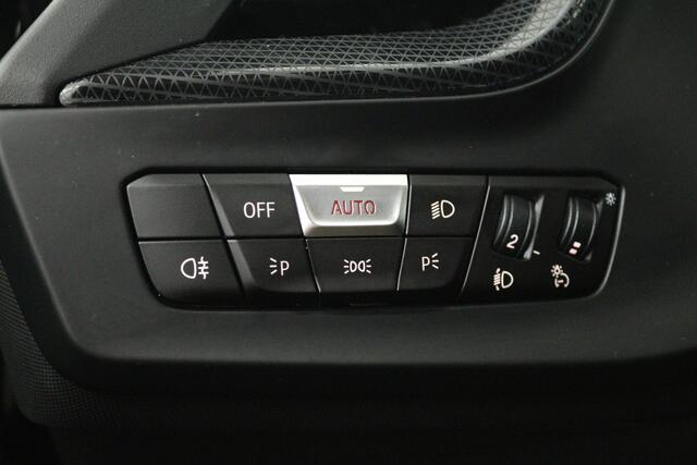 BMW 2-SERIE Gran Coupé 218i Introduction Edition (TREKHAAK AFNEEMBAAR, NAVIGATIE, CAMERA, STOELVERWARMING, CARPLAY, LED, 1e EIGENAAR, DEALER ONDERHOUDEN)
