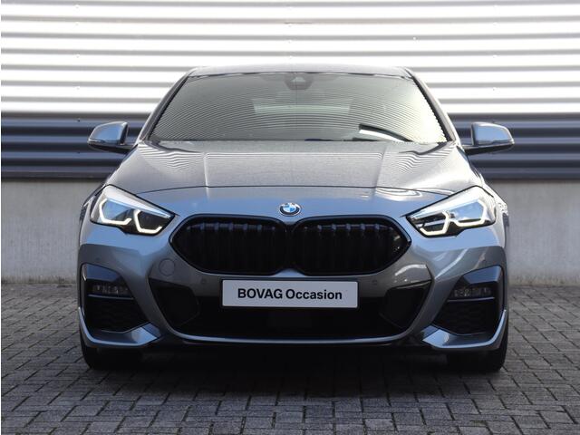 BMW 2-SERIE Gran Coupé 218i | M Sportpakket | Park Distance Control | Achteruitrijcamera | Getint Glas | Verwambare Voorstoelen | Sportstoelen | 18'' LMV