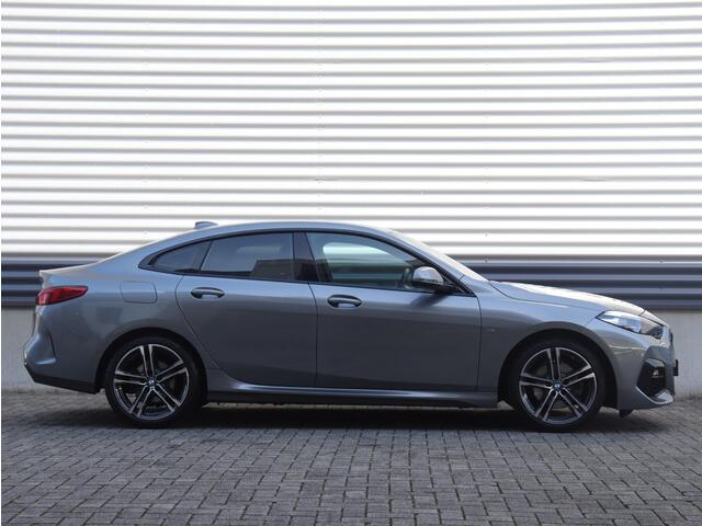 BMW 2-SERIE Gran Coupé 218i | M Sportpakket | Park Distance Control | Achteruitrijcamera | Getint Glas | Verwambare Voorstoelen | Sportstoelen | 18'' LMV