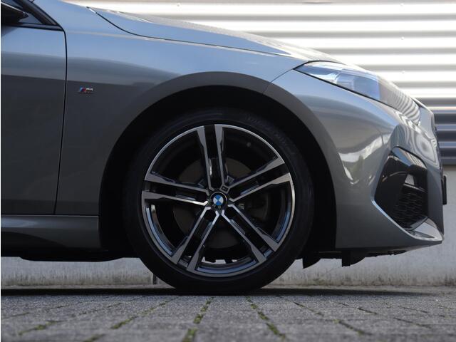 BMW 2-SERIE Gran Coupé 218i | M Sportpakket | Park Distance Control | Achteruitrijcamera | Getint Glas | Verwambare Voorstoelen | Sportstoelen | 18'' LMV