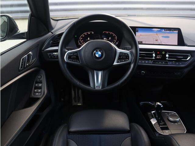 BMW 2-SERIE Gran Coupé 218i | M Sportpakket | Park Distance Control | Achteruitrijcamera | Getint Glas | Verwambare Voorstoelen | Sportstoelen | 18'' LMV