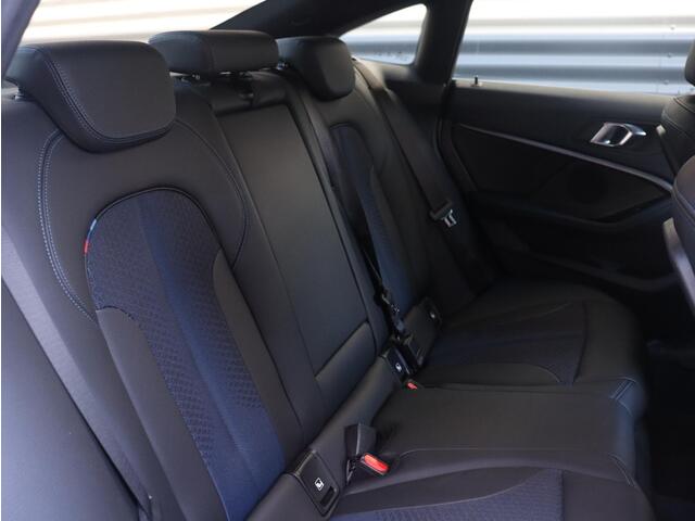 BMW 2-SERIE Gran Coupé 218i | M Sportpakket | Park Distance Control | Achteruitrijcamera | Getint Glas | Verwambare Voorstoelen | Sportstoelen | 18'' LMV