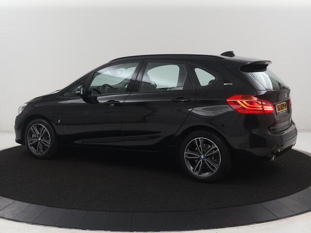 BMW 2-SERIE Active Tourer 225xe iPerformance High Executive | Leder | Head up | Stoelverwarming | Camera | Park assist | Sfeerverlichting | Climate control | Full LED |