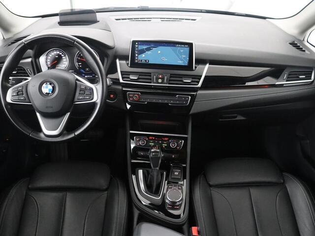 BMW 2-SERIE Active Tourer 225xe iPerformance High Executive | Leder | Head up | Stoelverwarming | Camera | Park assist | Sfeerverlichting | Climate control | Full LED |