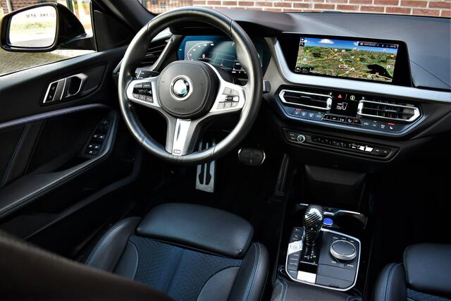 BMW 2-SERIE Gran Coupé 218i M-Sport Shadowline Trekhaak 18inch Live-cockpit Sfeerverlichting