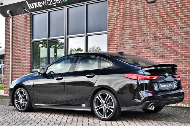 BMW 2-SERIE Gran Coupé 218i M-Sport Shadowline Trekhaak 18inch Live-cockpit Sfeerverlichting