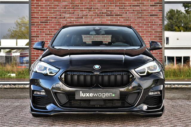 BMW 2-SERIE Gran Coupé 218i M-Sport Shadowline Trekhaak 18inch Live-cockpit Sfeerverlichting