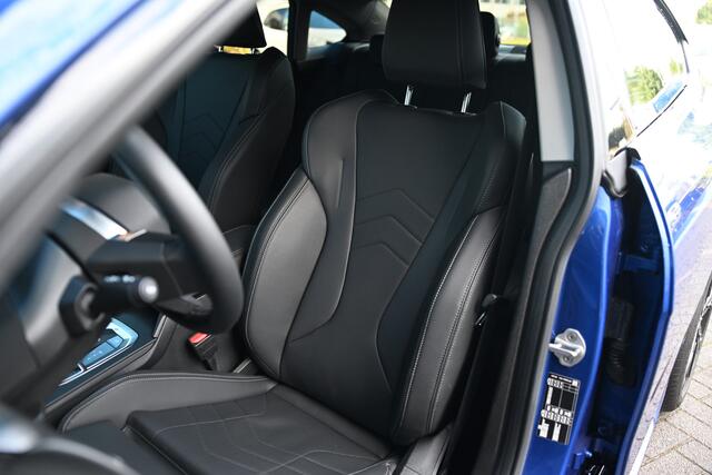 BMW 2-SERIE Gran Coupé 220 M Sport Automaat / Sportstoelen / Achteruitrijcamera / Stoelverwarming / Getint glas