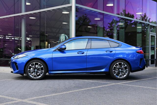 BMW 2-SERIE Gran Coupé 220 M Sport Automaat / Sportstoelen / Achteruitrijcamera / Stoelverwarming / Getint glas