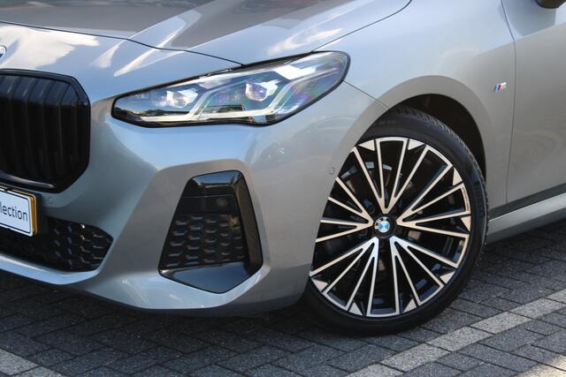 BMW 2-SERIE Active Tourer 220i M Sport Automaat / Trekhaak / Panoramadak / Sportstoelen / Comfort Access / Head-Up / Harman-Kardon / Getint glas